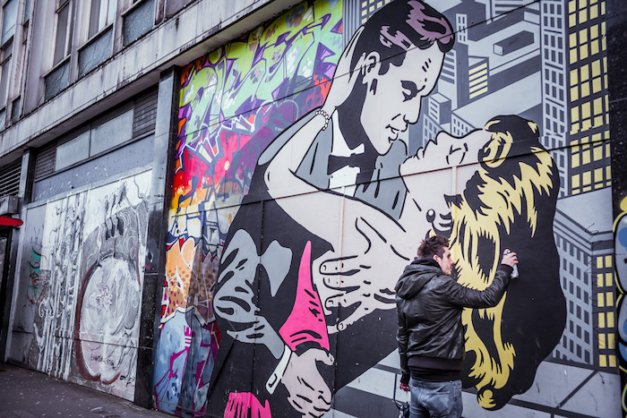 Street mural rooftop romance artist Rich Simmons | on Art Biz Success