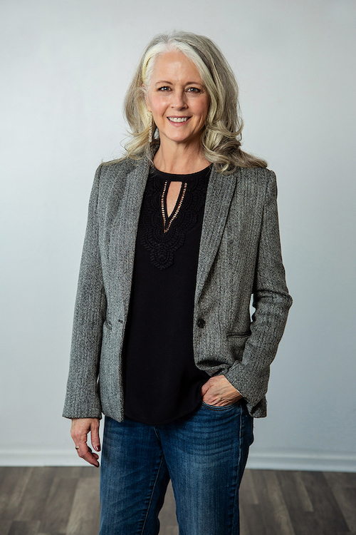 Alyson Stanfield with black shirt, jacket, and jeans | on ArtBizSuccess.com